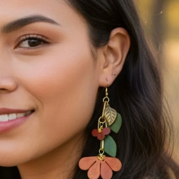 Handcrafted artisan leather earrings featuring leaves and flowers - Picture 3 of 8